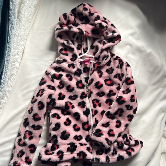 Two fleece sweatshirts, 4T, great condition - Picture 2 of 3